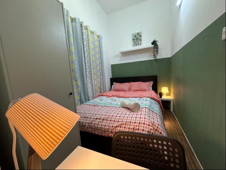 Double Bed Partition Near Mashreq Metro *