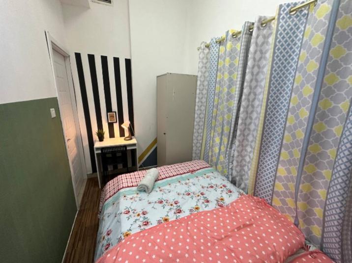 Double Bed Partition Near Mashreq Metro Homestay Dubai