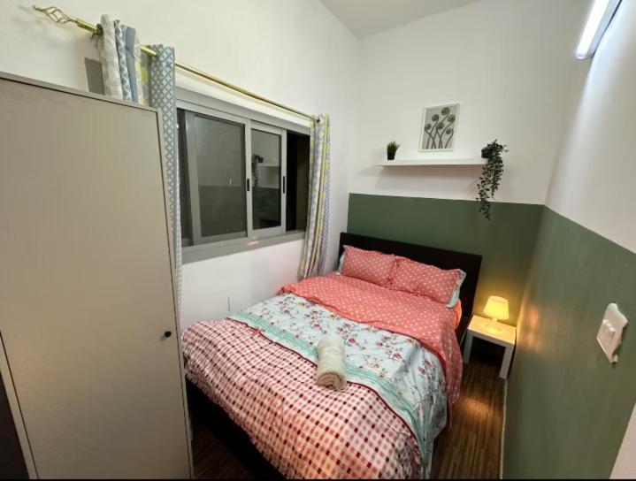 Double Bed Partition Near Mashreq Metro *
